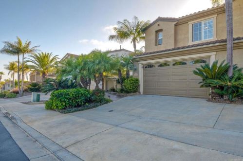 7469 Neptune Dr, Carlsbad, CA 92011-4696