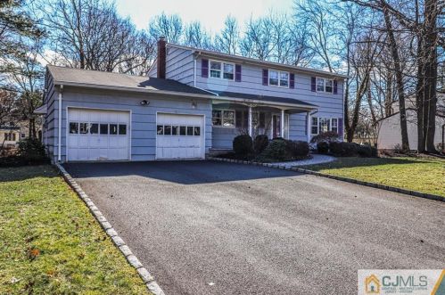 7 Devon Rd, Edison, NJ 08820-2640