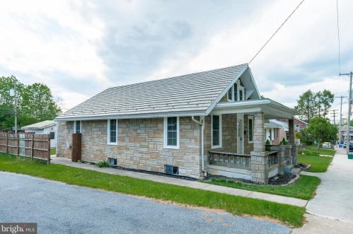 31 Pine St, Ephrata, PA 17522-2134