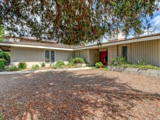 2564 Mountain Ave, Claremont, CA 91711-1580