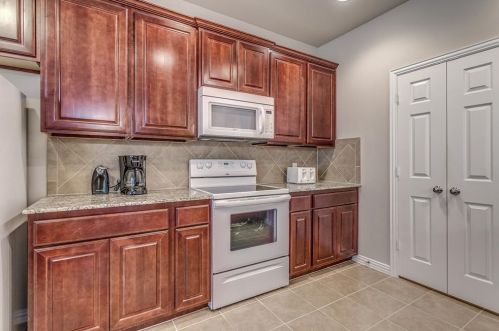 3649 Vienna St, Irving TX 75038-8461 exterior