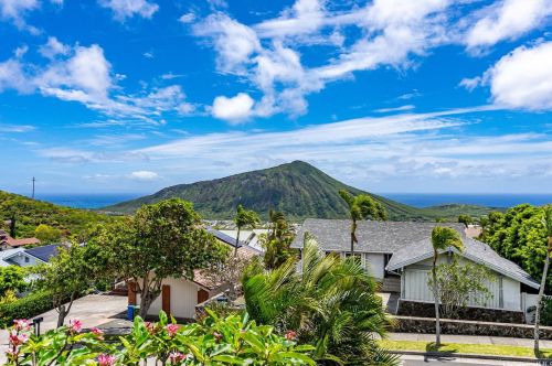1051 Kaluanui Rd, Honolulu HI  96825-1321 exterior
