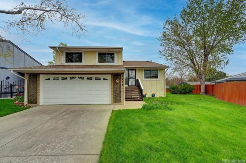 7435 Maple Dr, Aurora, CO 80226-2031