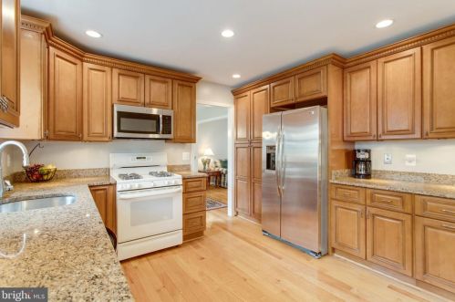 9305 Janphil Ln, Springfield VA  22153-3911 exterior