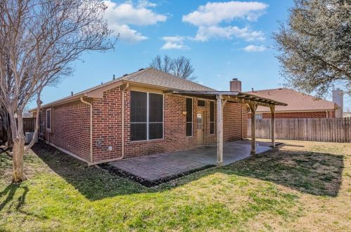 8609 Saranac Trl, Fort Worth TX  76118-7845 exterior