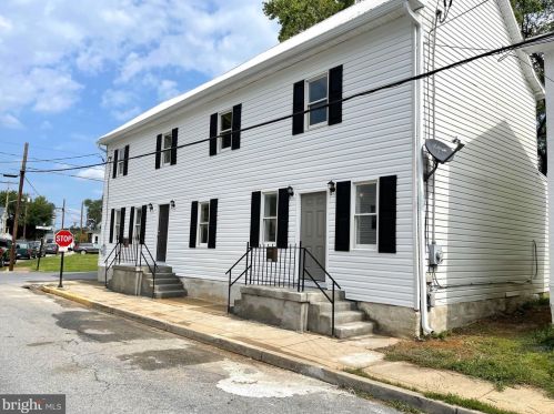 217 Lawrence St, Charles Town, WV 25414-1642