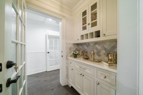 1574 Cave Rd, Atlanta GA  30327-3120 exterior