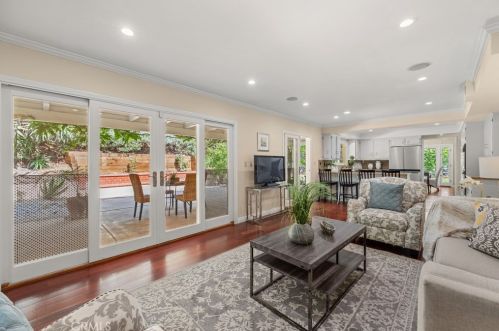 1430 Greenbriar Rd, Glendale CA  91207-1053 exterior