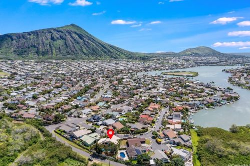 6815 Niumalu Loop, Honolulu HI  96825-1639 exterior