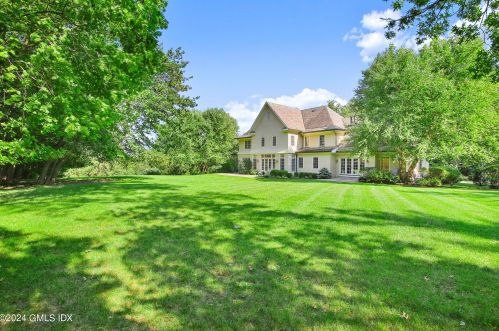 10 Chieftans Rd, Greenwich CT  06831-3260 exterior