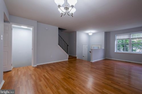 1862 Heather Glen Ct, Woodbridge, VA 22191-3400