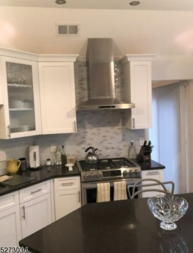 32 Bark Mill Ter, Montville Township, NJ 07045-9463