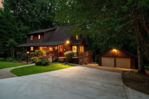 1351 Lazy River Ln, Ellijay, GA 30536-6880