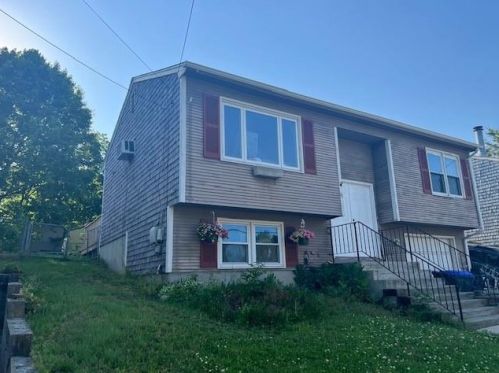 70 Kinfield St, Providence, RI 02909-5715