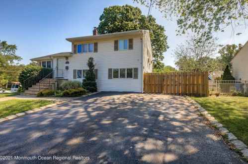 124 Statesir Pl, Tinton Falls, NJ 07701-6143