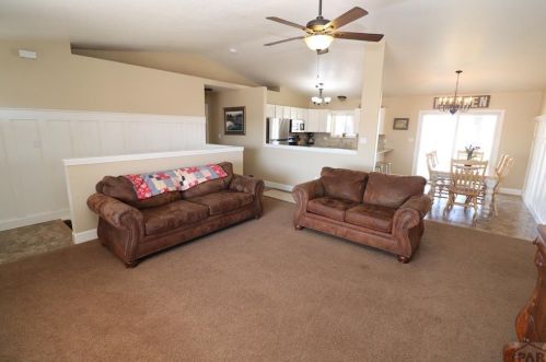 1343 Kiva Dr, Pueblo, CO 81007-1281