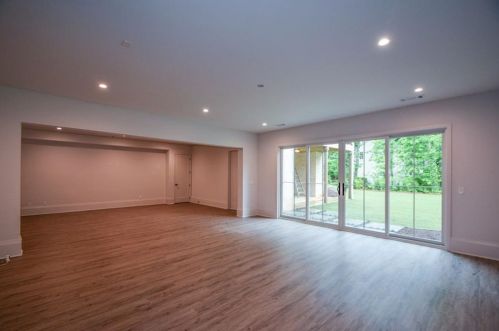 921 Heards Ferry Rd, Atlanta GA  30328-4727 exterior