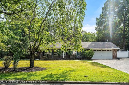 461 Steuben Ave, Lacey, NJ 08731-1633