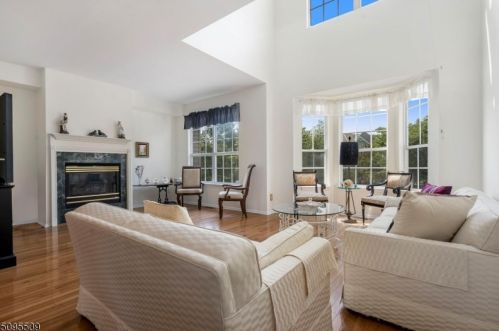 19 Briar Ln, Flemington, NJ 08822-3510