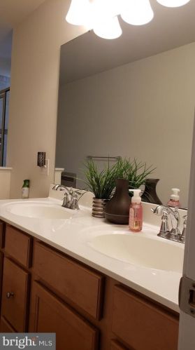 6 Sundance Dr, Trenton NJ 08619-3968 exterior