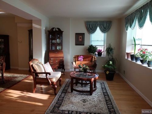 121 Philadelphia Ave, Rockleigh, NJ 07647-2135