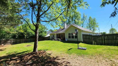 305 Skyland Dr, Loganville, GA 30052-4920