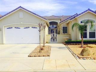 6770 Sandrini Ave, Fresno, CA 93722-8516