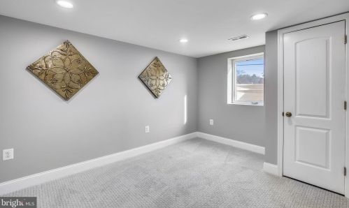 11810 Valleywood Dr, Silver Spring MD 20902-2233 exterior