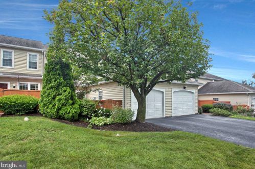 107 Winding Hill Dr, Lancaster, PA 17601-1739