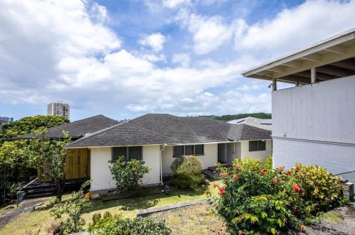 2143 Mauna Pl, Honolulu, HI 96822-2503
