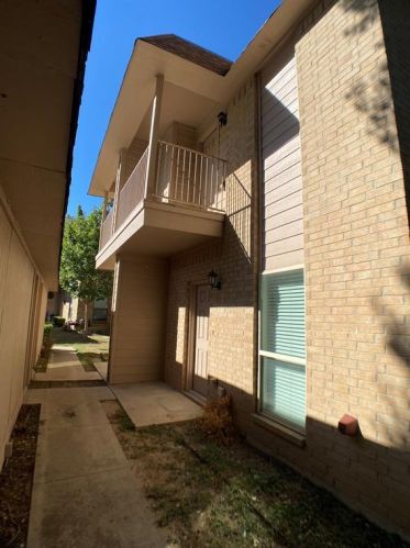 2104 Edwin St, Fort Worth TX  76110-1212 exterior