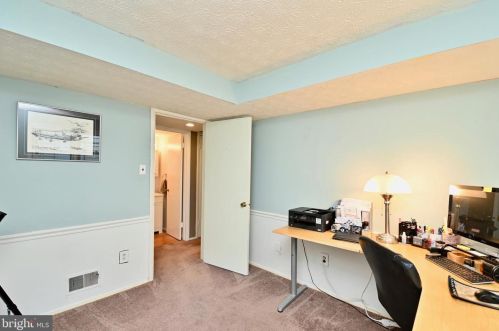 8513 Fairburn Dr, Springfield VA  22152-3225 exterior