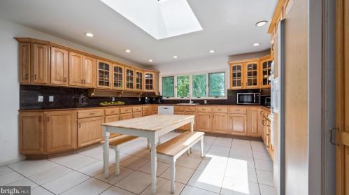 69 Bayberry Rd, Princeton NJ  08540-7418 exterior