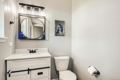 4677 Nepal Way, Aurora CO 80015-6402 exterior