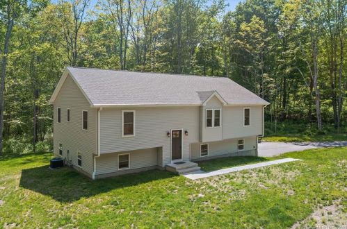 850 Upper Maple St, Killingly CT  06241-2229 exterior