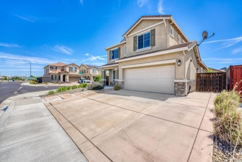 3066 Duke Cir, Vacaville, CA 95688-8841