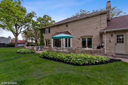 70 Horseshoe Ln, Lemont IL  60439-9118 exterior