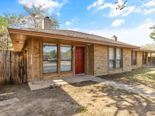 207 Lanham Ct, Fort Worth, TX 76108-2035