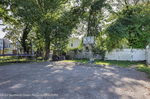 11 Rdg Ave, Tinton Falls NJ 07712-6746 exterior