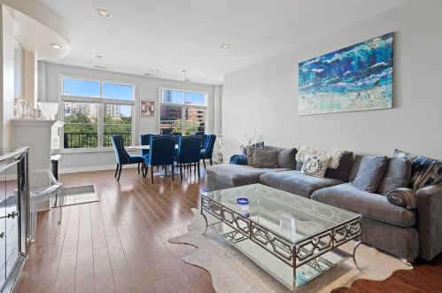 330 Clinton St, Chicago, IL 60661-5713