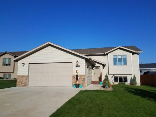 924 16th Ave, Dickinson, ND 58601-3632