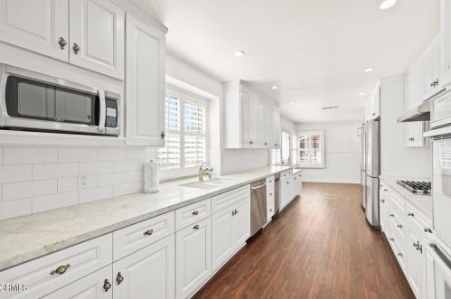 3855 Altura Ave, Glendale CA 91214-3456 exterior