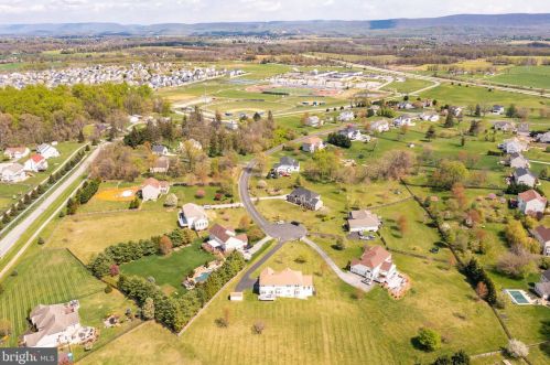 288 Fraser Ct, Charles Town WV  25414-5463 exterior