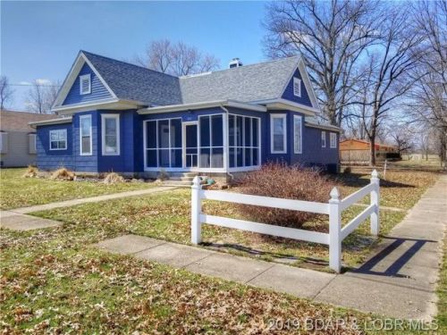 301 Maple St, Versailles, MO 65084-1803