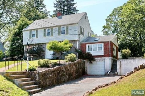 439 Tappan Rd, Rockleigh, NJ 07647-1419