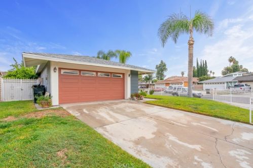 5622 Helix St, Riverside, CA 92509-6683