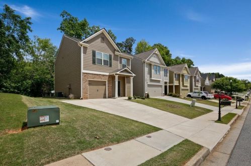 228 Stillwood Dr, Newnan, GA 30265-5565