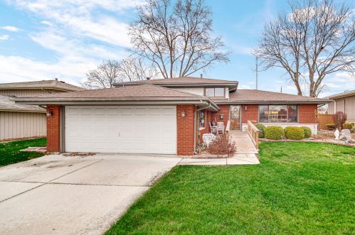 15436 Ann Marie Dr, Oak Forest, IL 60452-2116