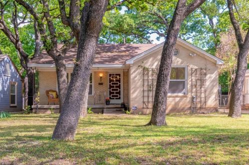 2133 Morning Glory Ave, Fort Worth, TX 76111-1625