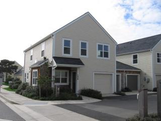 1428 Boxwood Ct, Bandon OR  97411-8884 exterior
